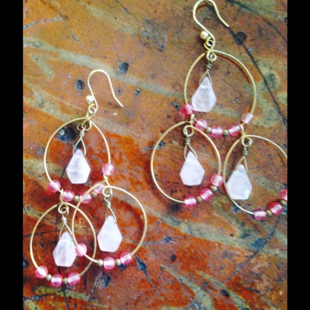 Handmade gold wire and pink stone 3 hoop earrings - Picture 2 of 2